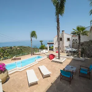 https://villa-zagara-garden.taorminaitalyhotels.com